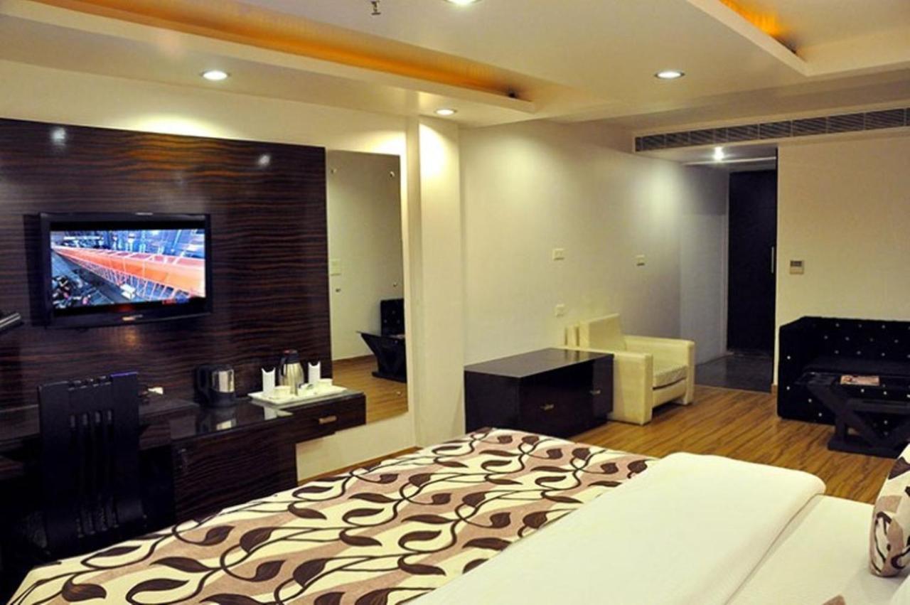 Hotel Elegance New Delhi Exteriör bild