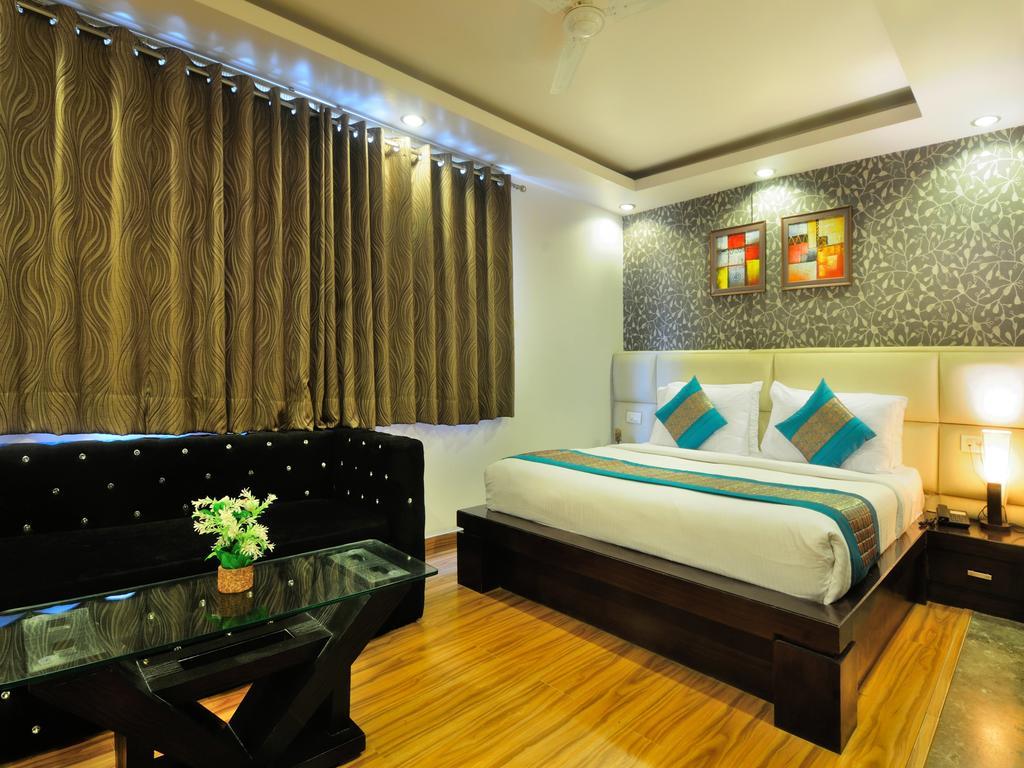 Hotel Elegance New Delhi Exteriör bild