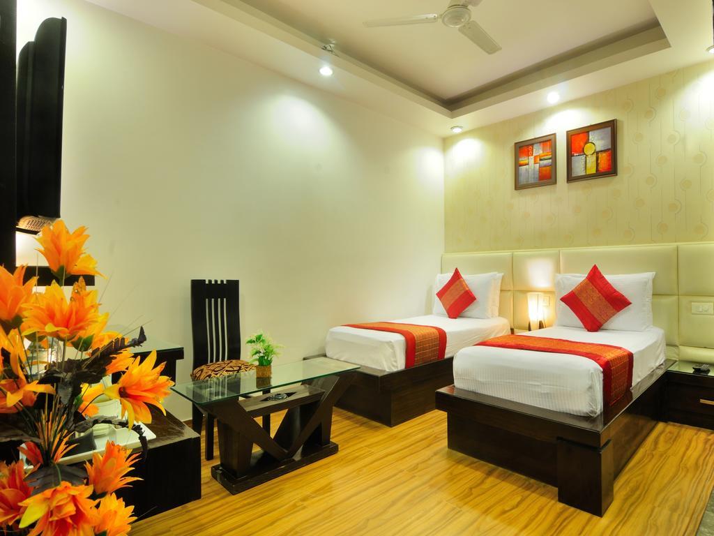 Hotel Elegance New Delhi Exteriör bild