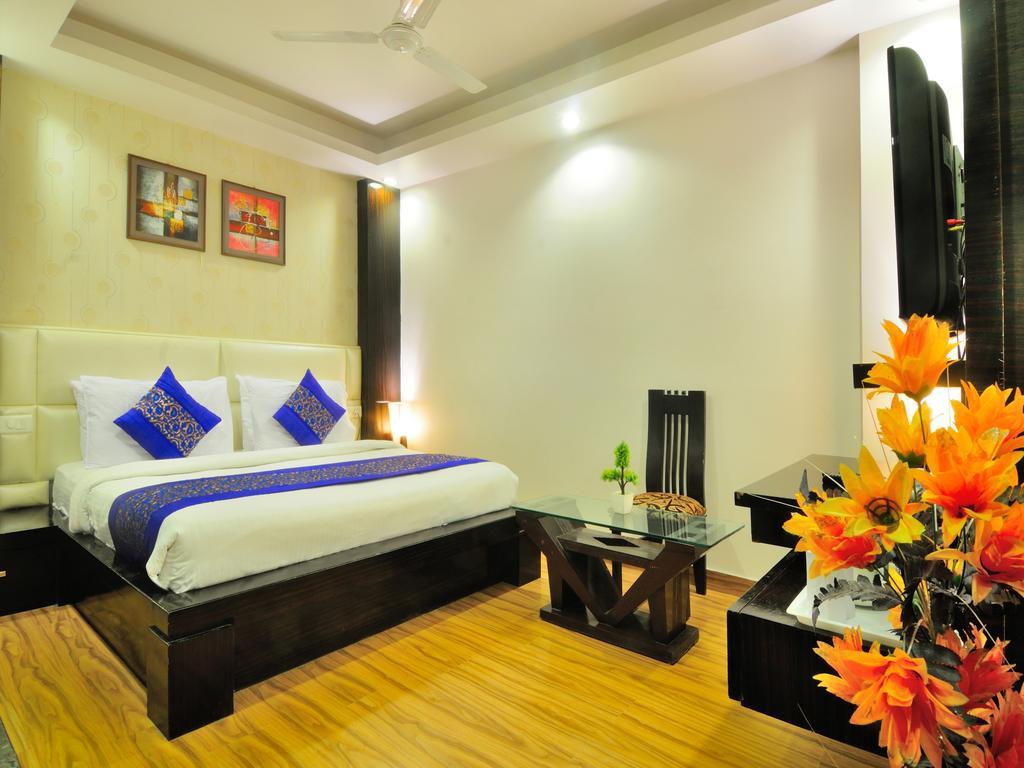 Hotel Elegance New Delhi Exteriör bild