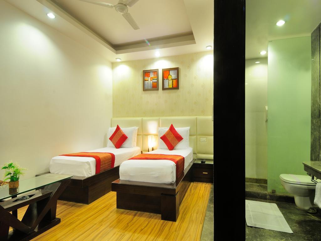 Hotel Elegance New Delhi Exteriör bild