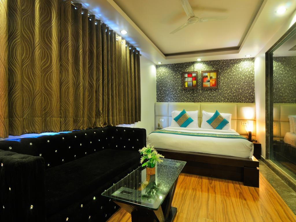 Hotel Elegance New Delhi Exteriör bild