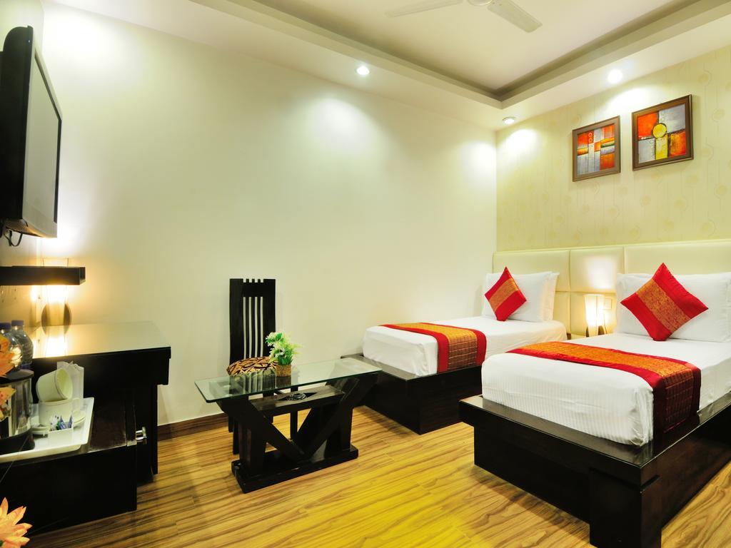 Hotel Elegance New Delhi Exteriör bild