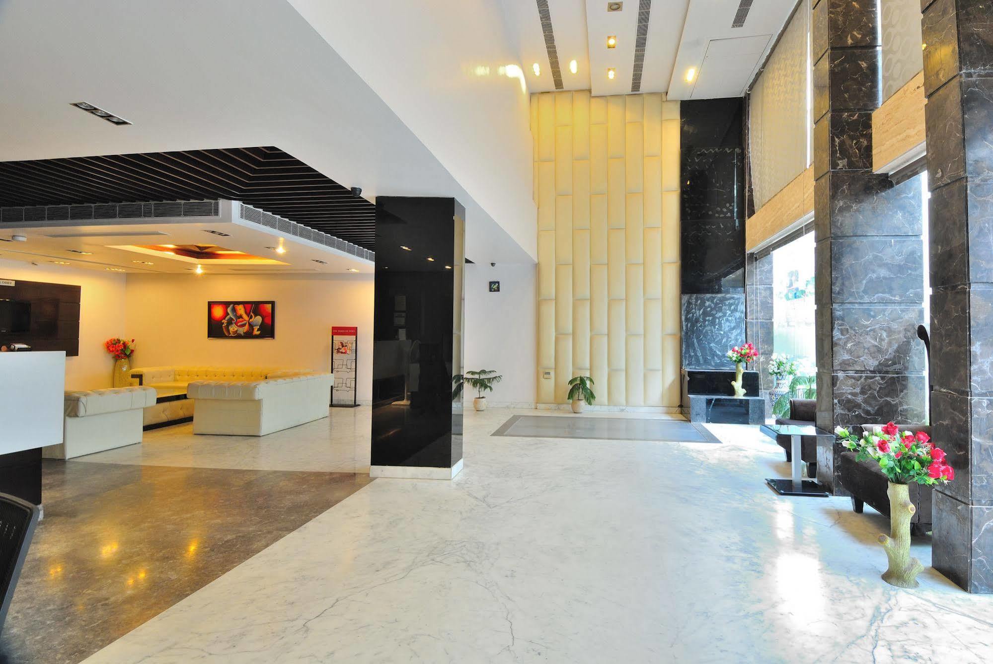 Hotel Elegance New Delhi Exteriör bild